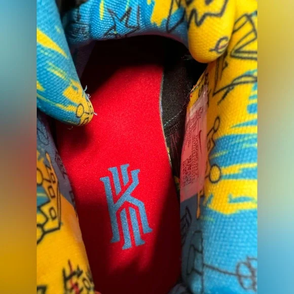 Nike Kyrie 8 GO SE Basketball Shoes - Picture 5 of 7